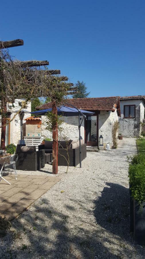 Le Gite Des Chambres De La Grange Cherval Esterno foto